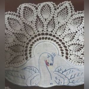 4 Vintage crocheted Swan doilies